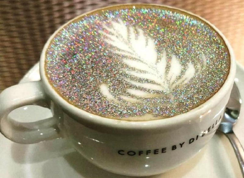 Glitter commestibili: nuova vita per caffè e cappuccino - PanoramaChef