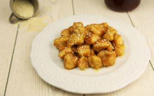 Miele in cucina: bocconcini di pollo con miele di agrumi e sesamo
